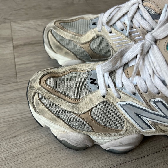 New Balance Women's Gray Sneakers - Picture 2 of 12